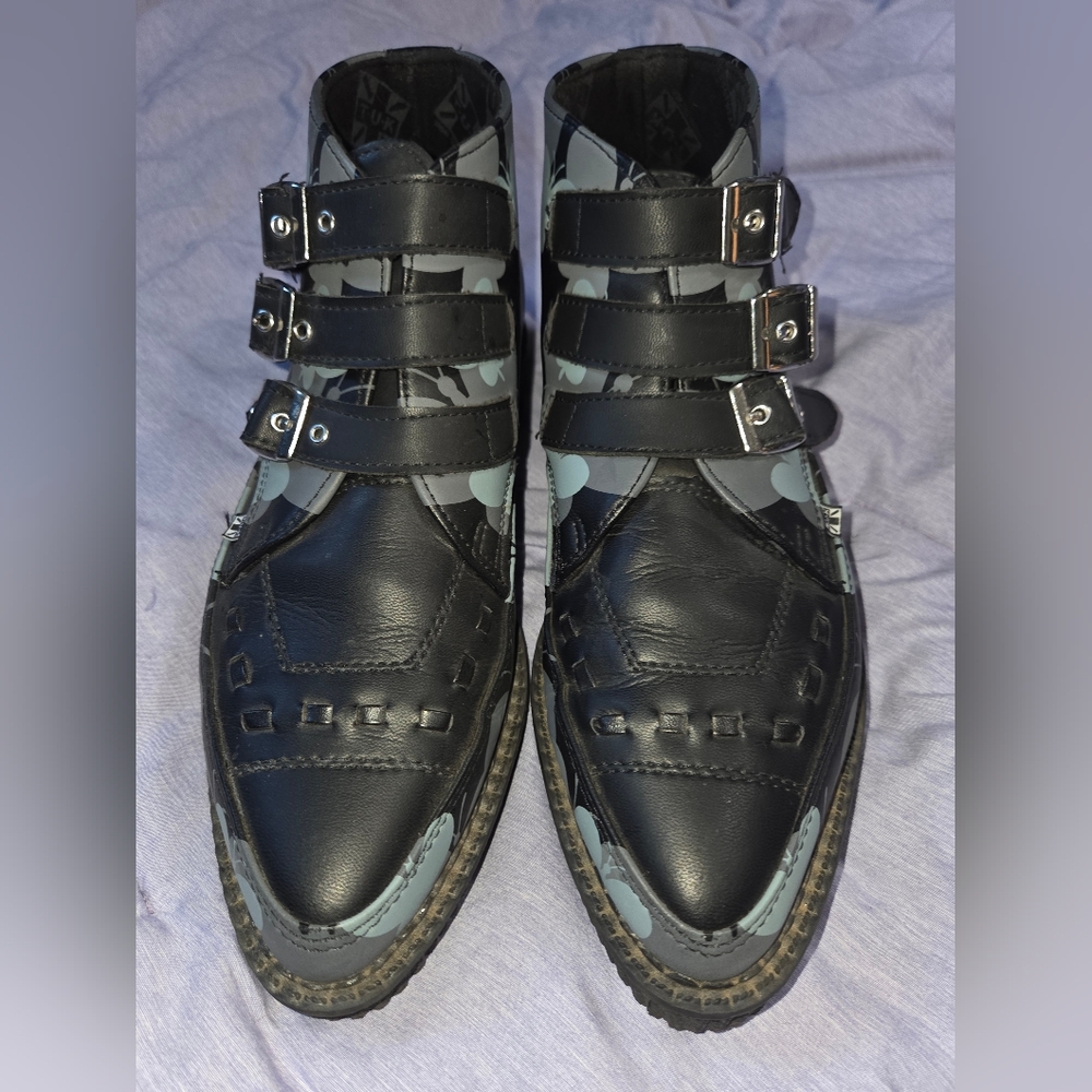 Stylish Black and Gray Men's Shoes